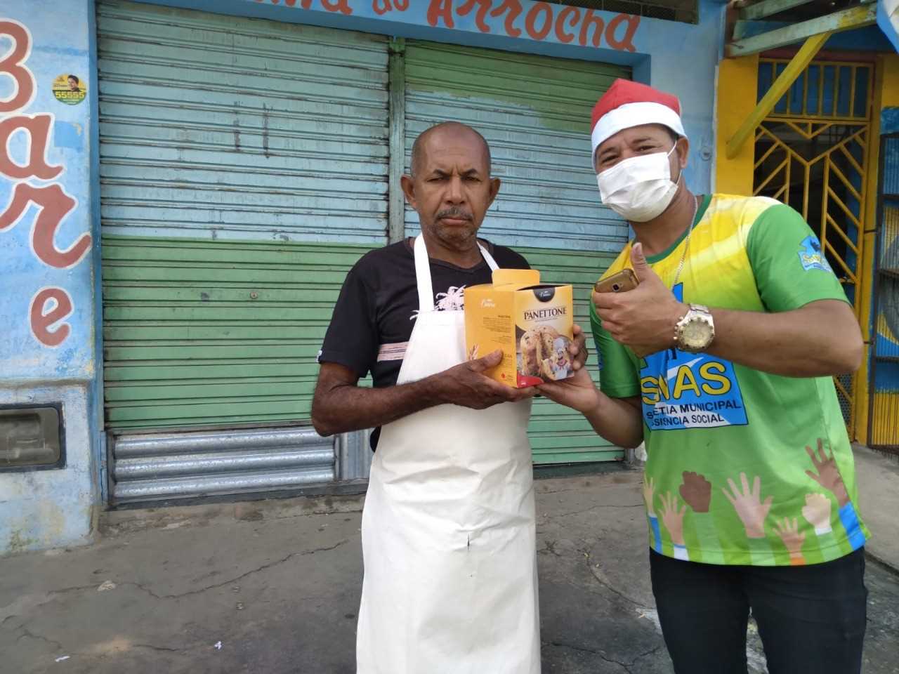 Camacã: Secretaria de Assistência Social distribui Panettone para os idosos